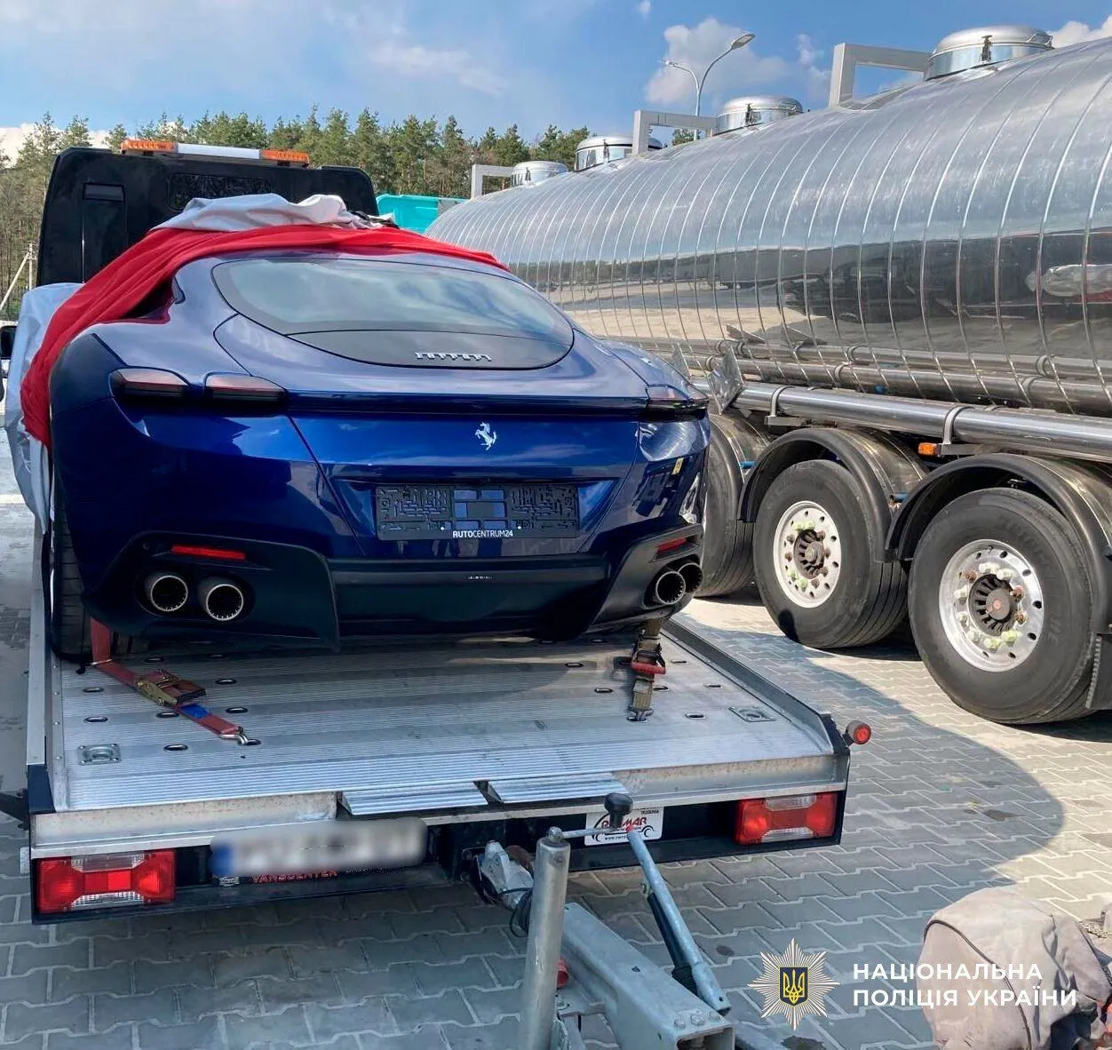Екс-чиновник оформив Ferrari на росіянина та приховав факт купівлі-продажу