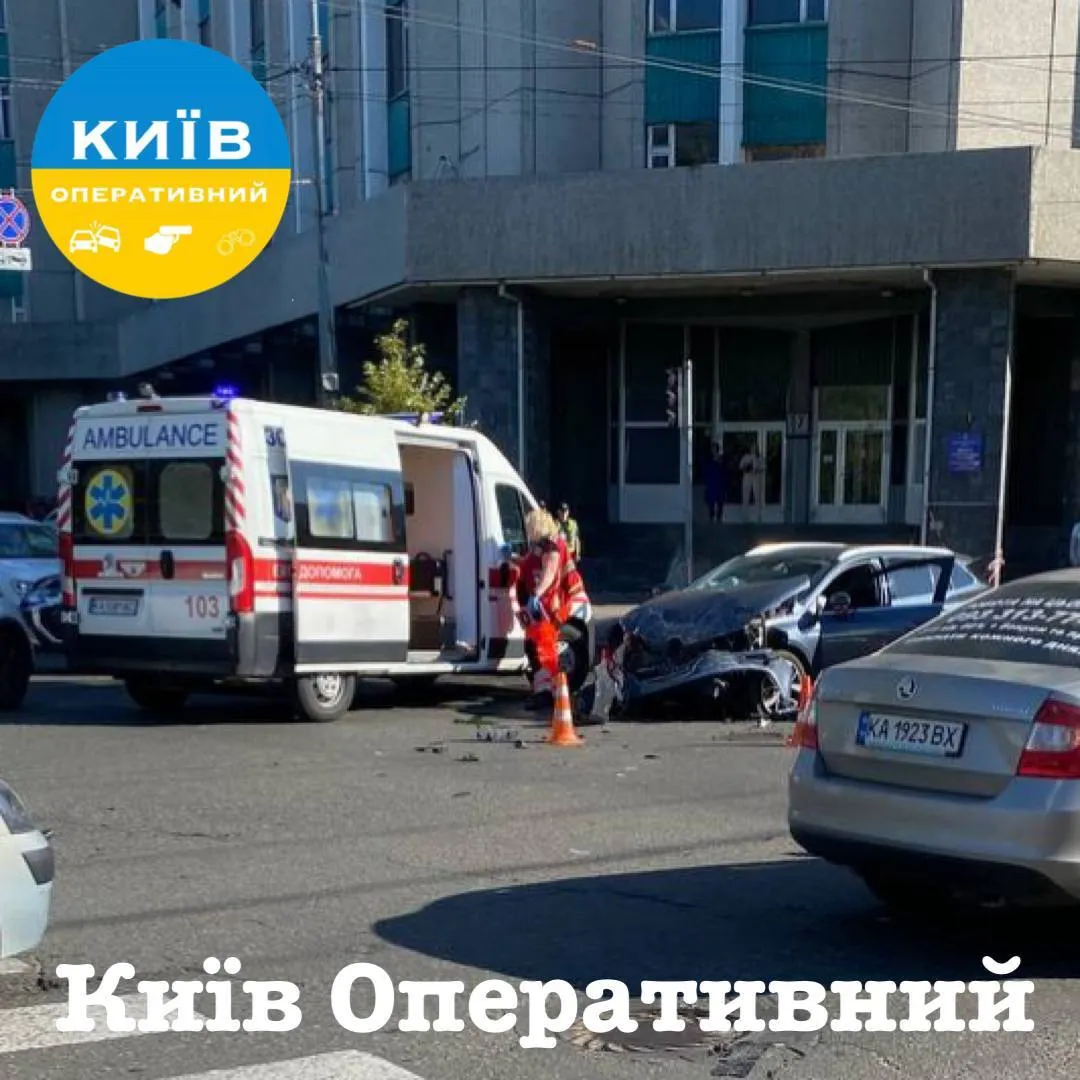 ДТП у Києві: загинув поліцейський у службовому автомобілі