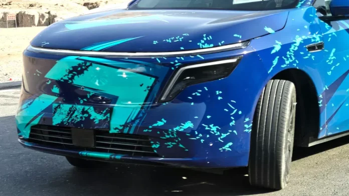 Новий електропозашляховик Nissan N8 показали на шпигунських знімках