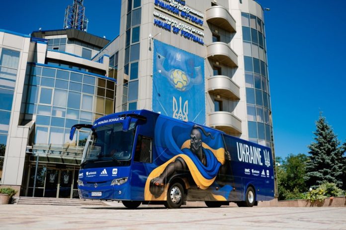 Збірна України отримала новий автобус Temsa HD12 C12 із патріотичним дизайном