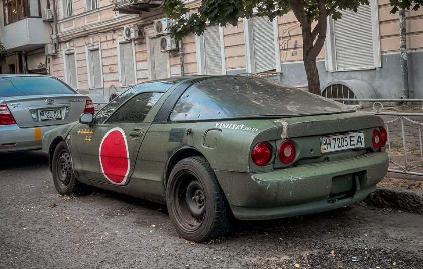 Рідкісне купе Toyota Sera у захисному військовому забарвленні сфотографували в Одесі