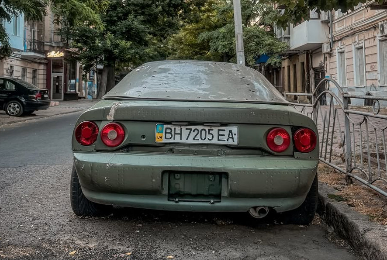 Рідкісне купе Toyota Sera у захисному військовому забарвленні сфотографували в Одесі