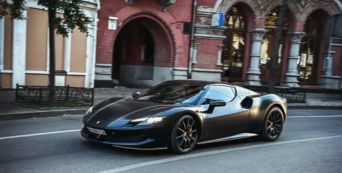 У центрі Києва помітили рідкісний Ferrari 296 GTB