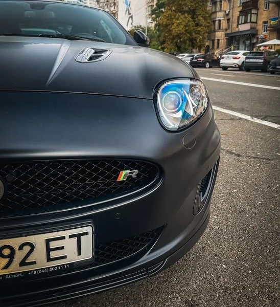 Рідкісний Jaguar XKR сфотографували у Києві