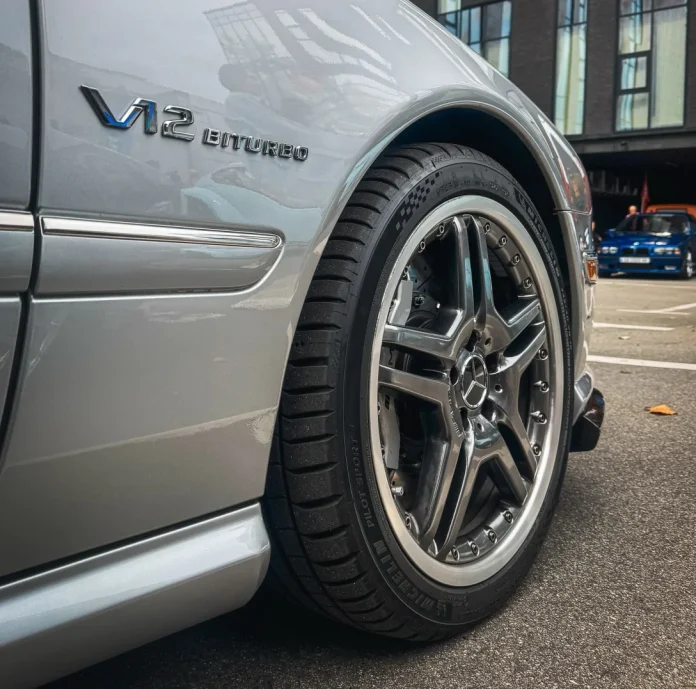 У Києві помітили рідкісний Mercedes CL65 AMG з V12