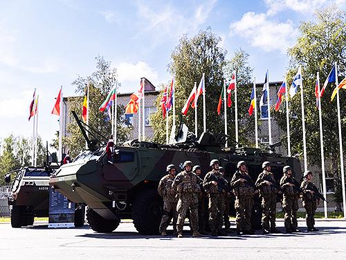 Латвійські "Патрії" посилюють український фронт: Рига передала ЗСУ чергову партію колісних броньовиків