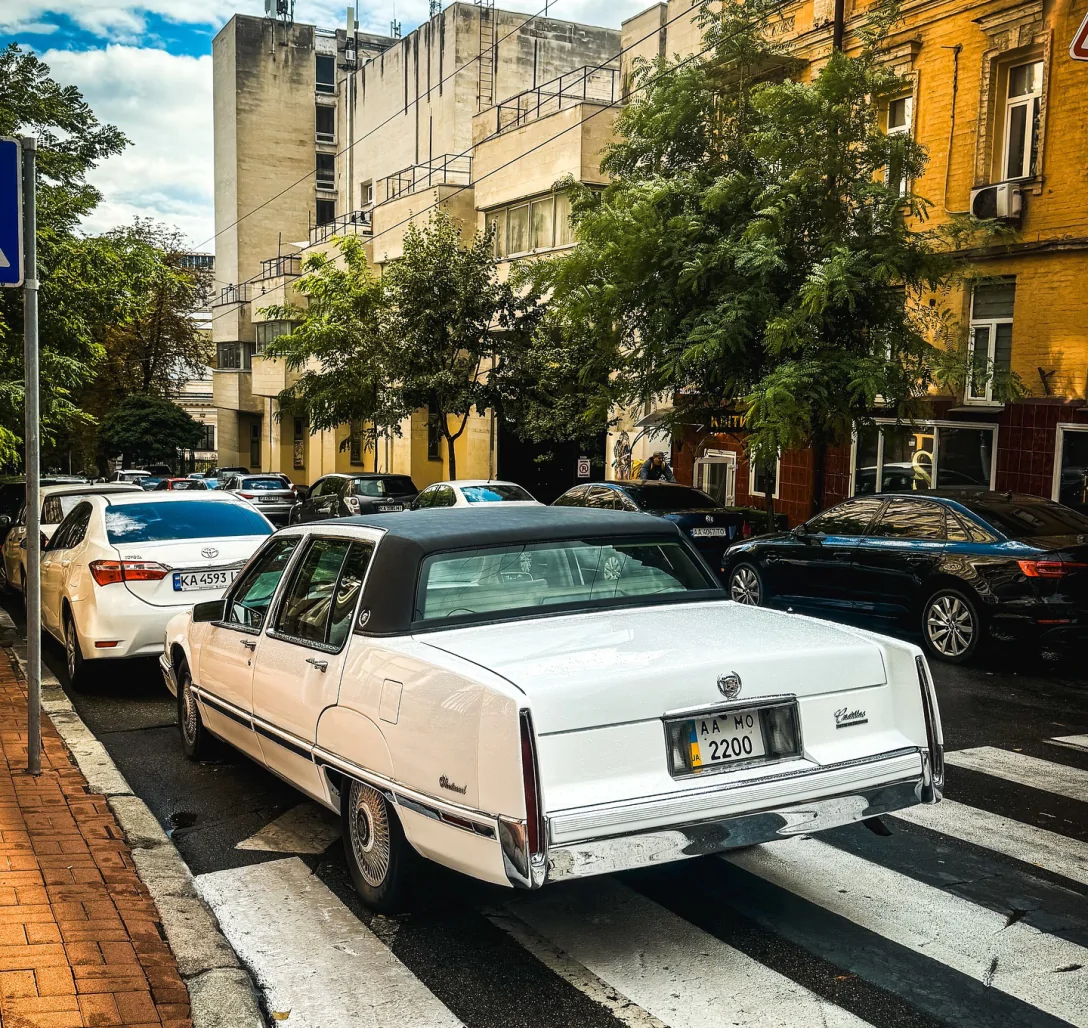 У Києві помітили надзвичайно рідкісний Cadillac представницького класу