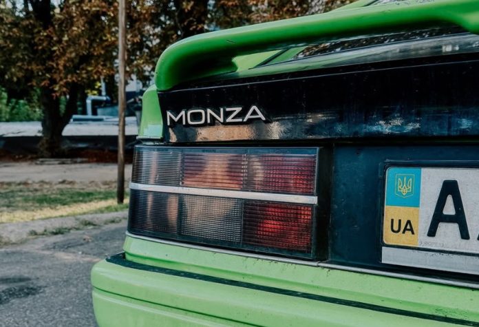 Рідкісний Opel Monza 1981 року випуску сфотографували в Києві
