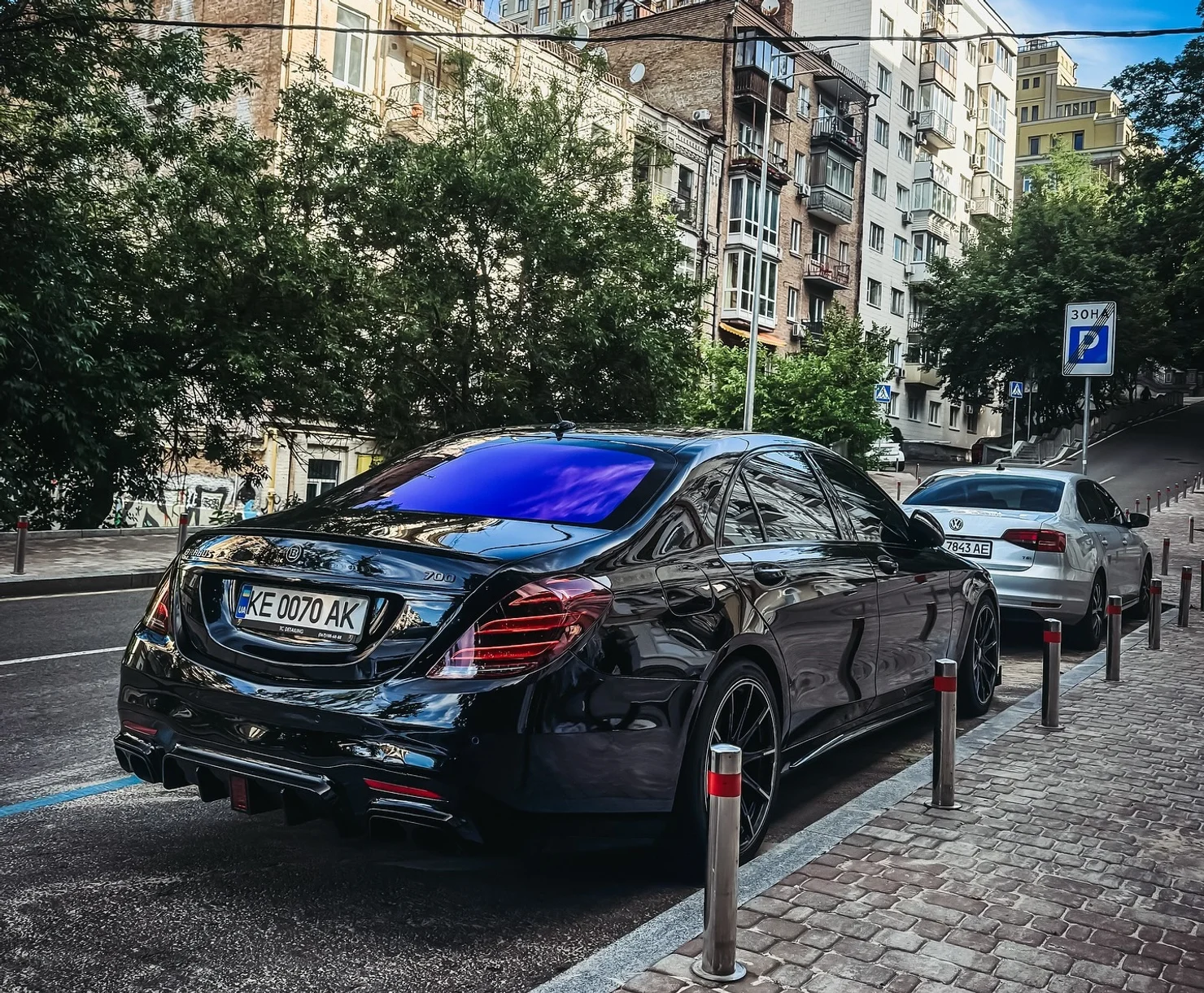 Потворний красень на вулицях Києва: 700-сильний Brabus S-Class розкрив усі свої таємниці