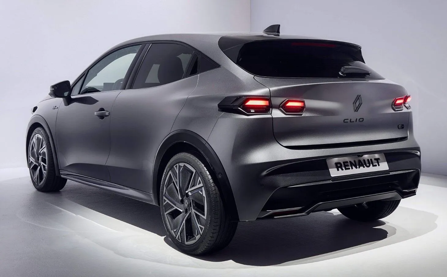 Renault Clio (2026) з оновленим дизайном та гібридом: фото