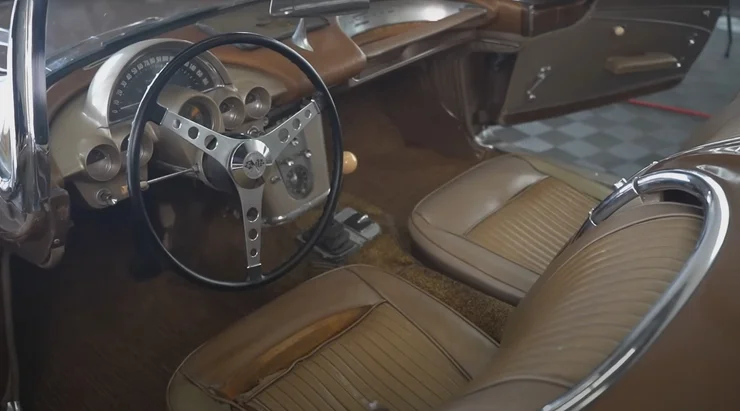 У США показали раритетний спорткар Chevrolet Corvette, що простояв без руху з 1972 року