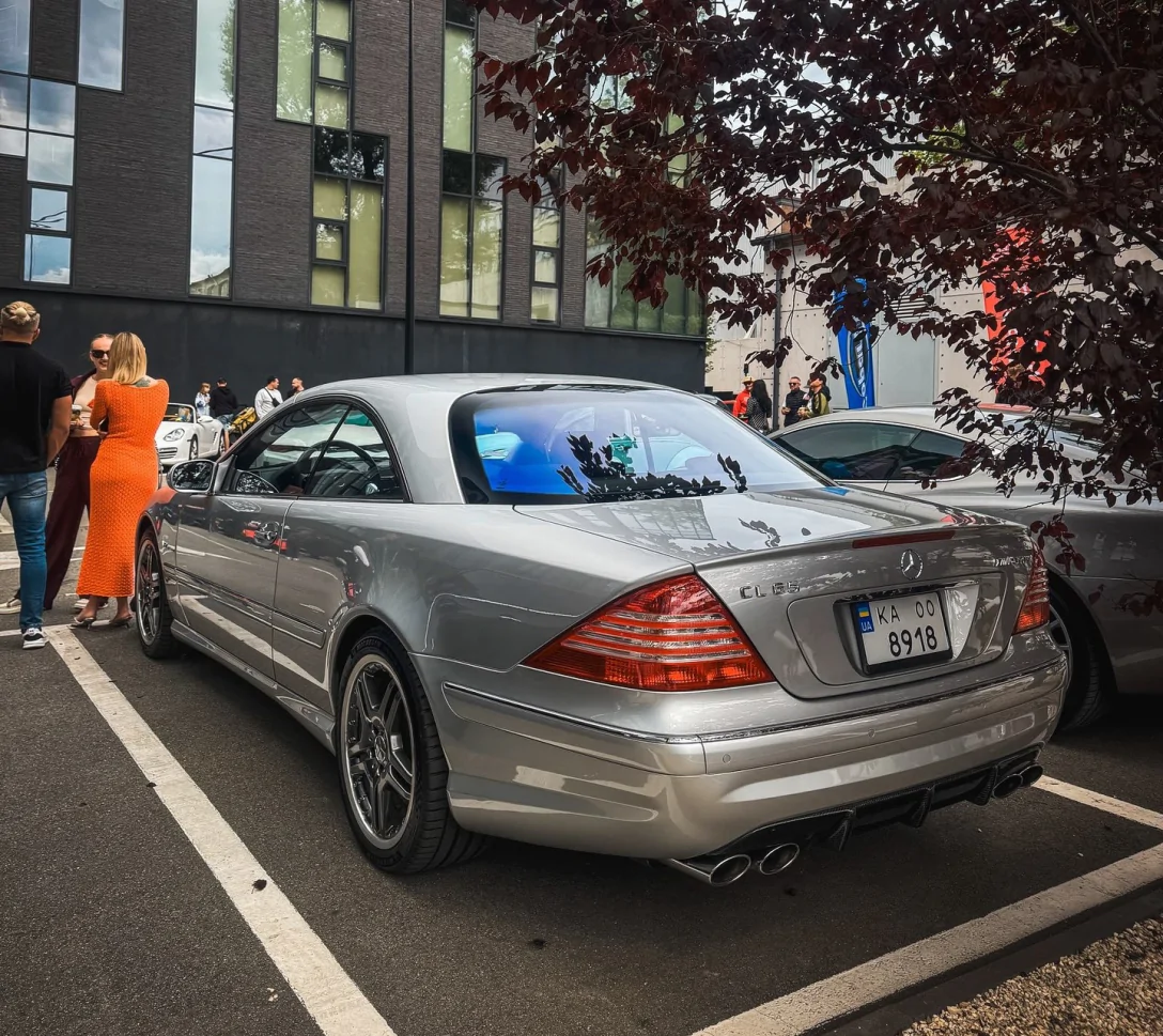 У Києві помітили рідкісний Mercedes CL65 AMG з V12