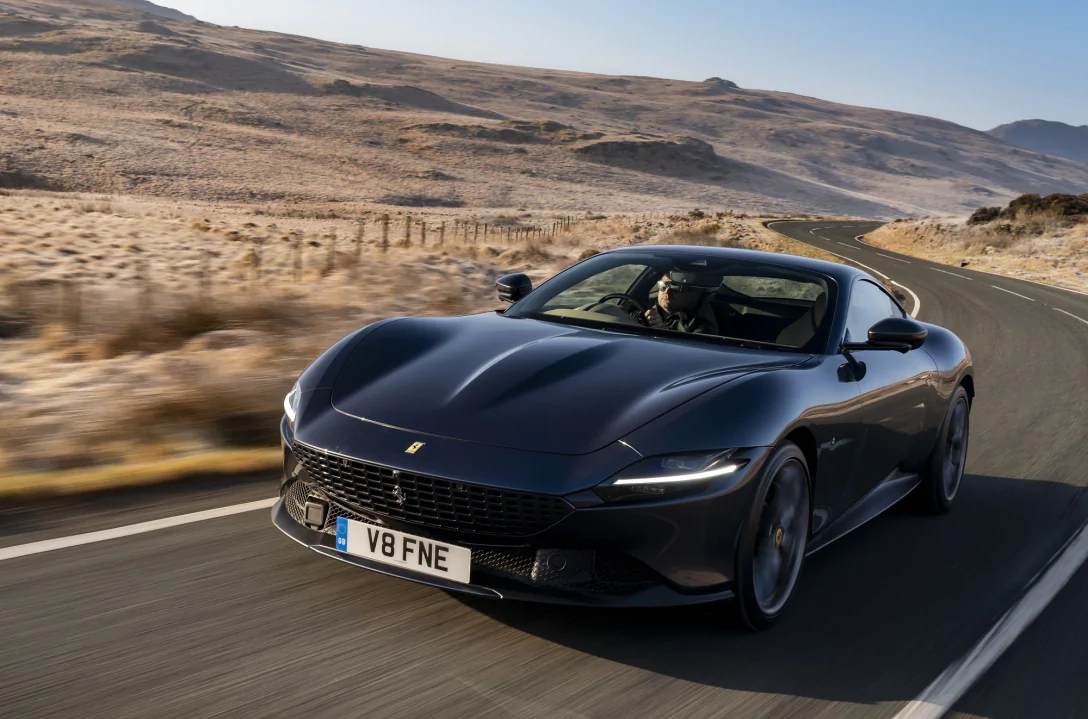 У Рівному з'явився перший в історії міста Ferrari Roma