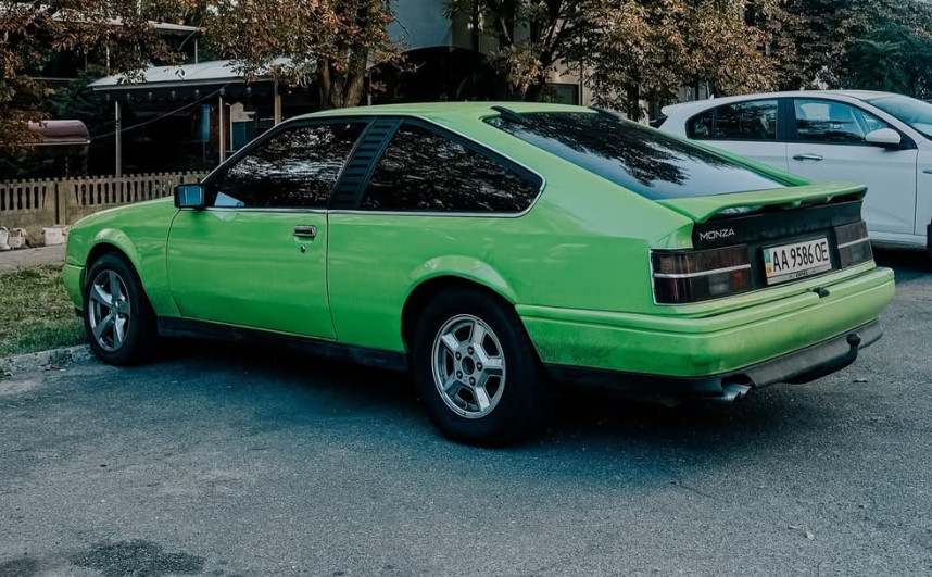 Рідкісний Opel Monza 1981 року випуску сфотографували в Києві