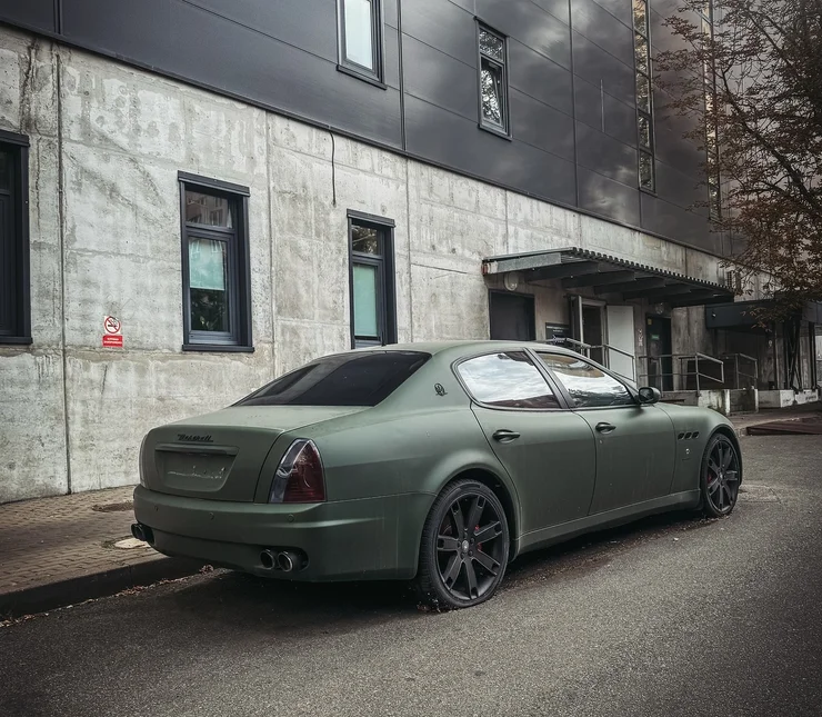 Злочин чи карма? У Києві знайшли покинутий Maserati за 112 000 доларів