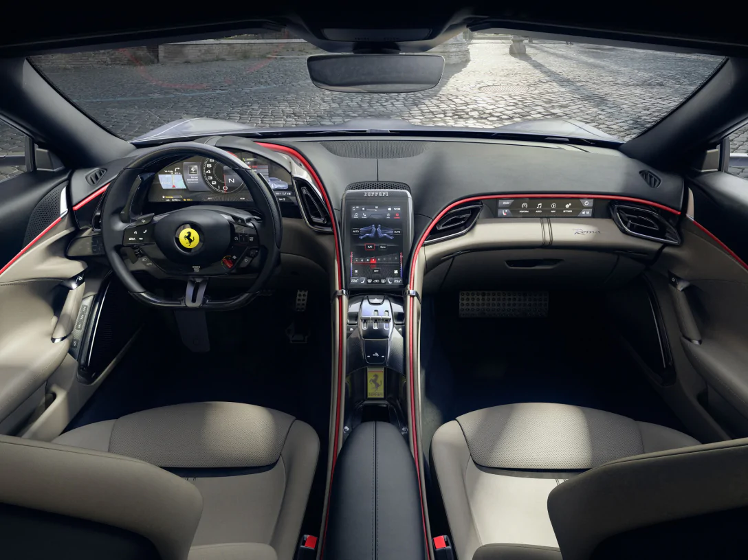 У Рівному з'явився перший в історії міста Ferrari Roma