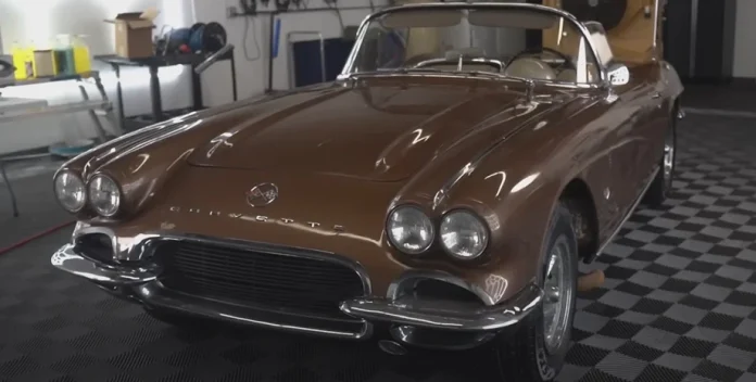 У США показали раритетний спорткар Chevrolet Corvette, що простояв без руху з 1972 року.