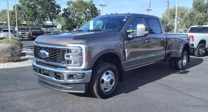 Ford F-350 пройшов 2 млн км без капремонту: рекорд американського фермера
