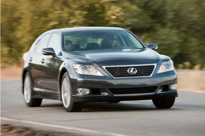Надійність та комфорт: найкращі седани Lexus з пробігом
