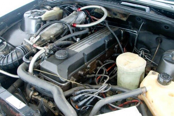 Двигун Opel Monza 3.0E - рядна шістка з впорскуванням Bosch L-Jetronic