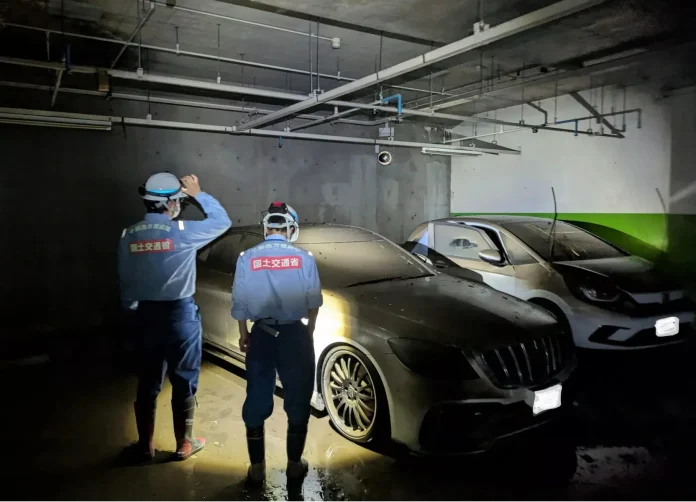 Циклон перетворив підземний паркінг на водяну могилу: 2744 авто поховані під водою в Йоккаїті