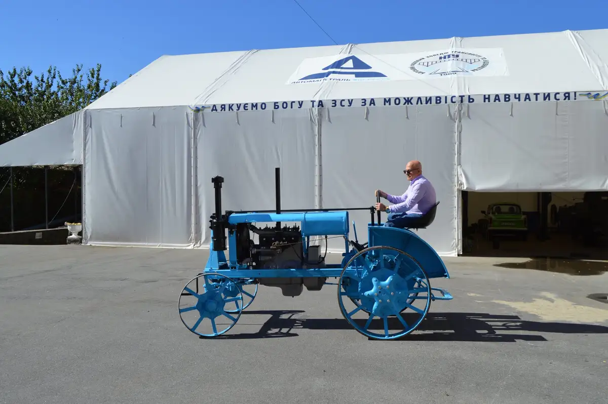 На Вінничині повністю відновили 100-річний трактор "Універсал" після півстоліття простою