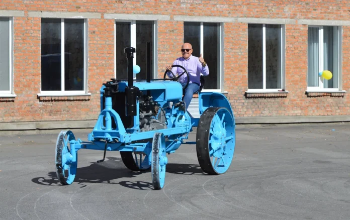 На Вінничині повністю відновили 100-річний трактор 