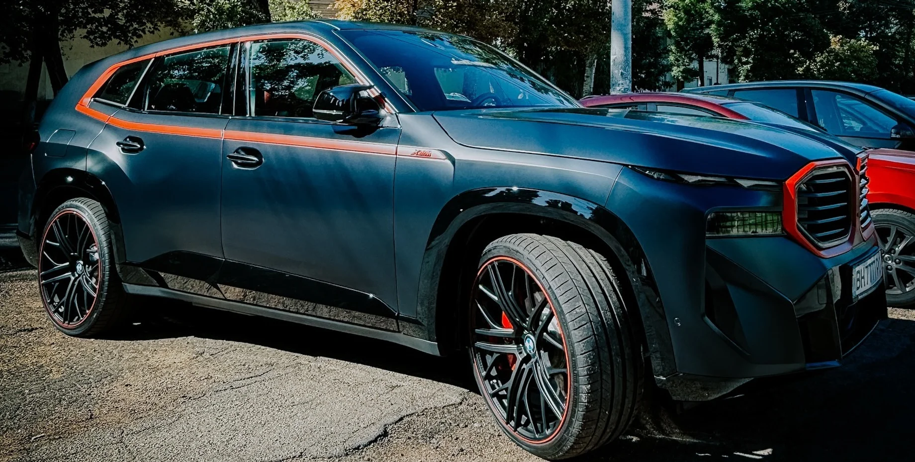 Тисяча коней в серці Одеси: унікальний BMW XM Label Red з екстремальним тюнінгом підкорив Приморський бульвар