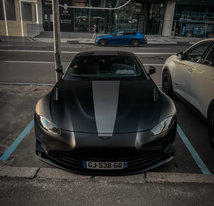 Формульна екзотика в центрі Києва: рідкісний Aston Martin Vantage F1 Edition засвітився на вулицях столиці Формульна екзотика в центрі Києва: рідкісний Aston Martin Vantage F1 Edition засвітився на вулицях столиці