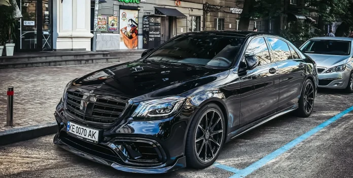 Потворний красень на вулицях Києва: 700-сильний Brabus S-Class розкрив усі свої таємниці