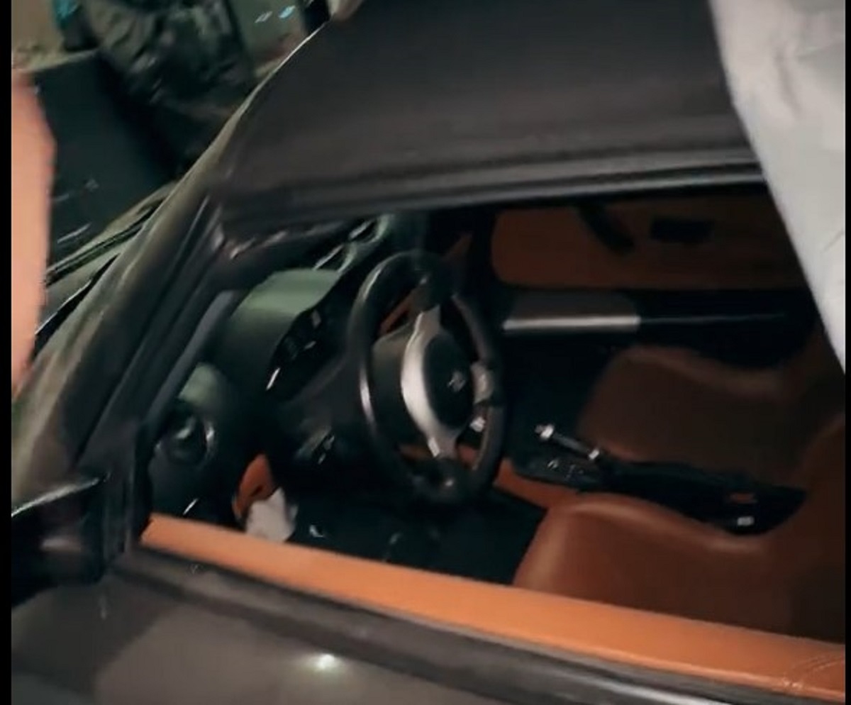 У Києві зафіксували рідкісний Tesla Roadster Sport першого покоління 2008-2012 років