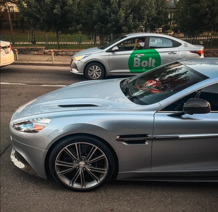 Коли британська елегантність зустрічається з українською реальністю: Vanquish як свідок іншої епохи Коли британська елегантність зустрічається з українською реальністю: Vanquish як свідок іншої епохи