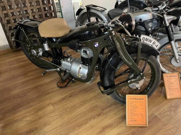 На Дніпропетровщині продають колекцію столітніх BMW: шість мотоциклів за сотні тисяч доларів