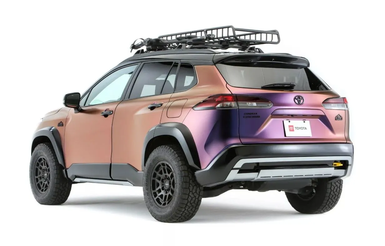 Toyota Corolla Cross перетворили на "експедиційника": бюджетний кросовер отримав дорожній просвіт, багажник на даху і камуфляж-хамелеон