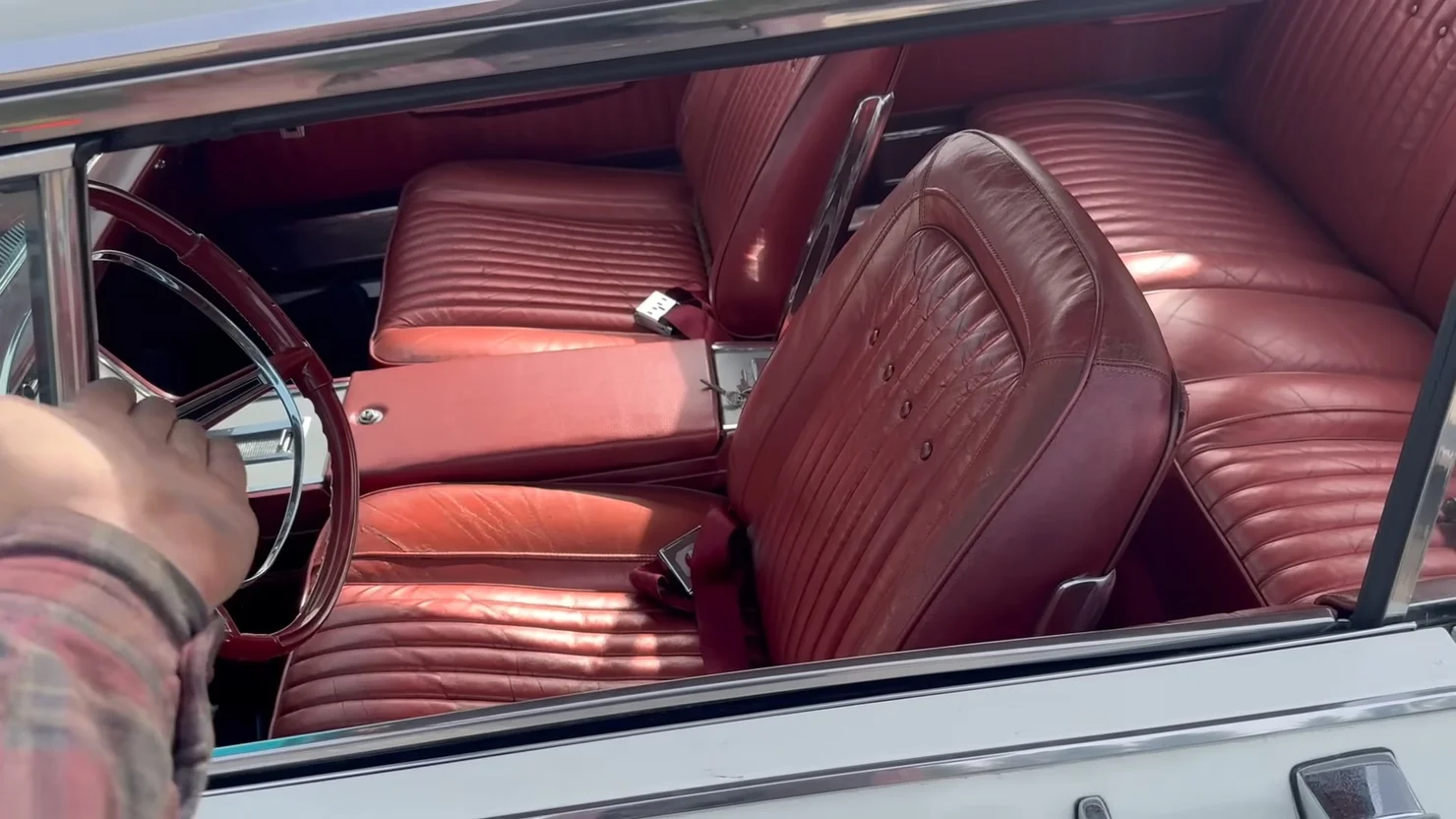 Знахідка для колекціонера: рідкісний Chrysler 300J після десятиліття забуття повернувся до життя