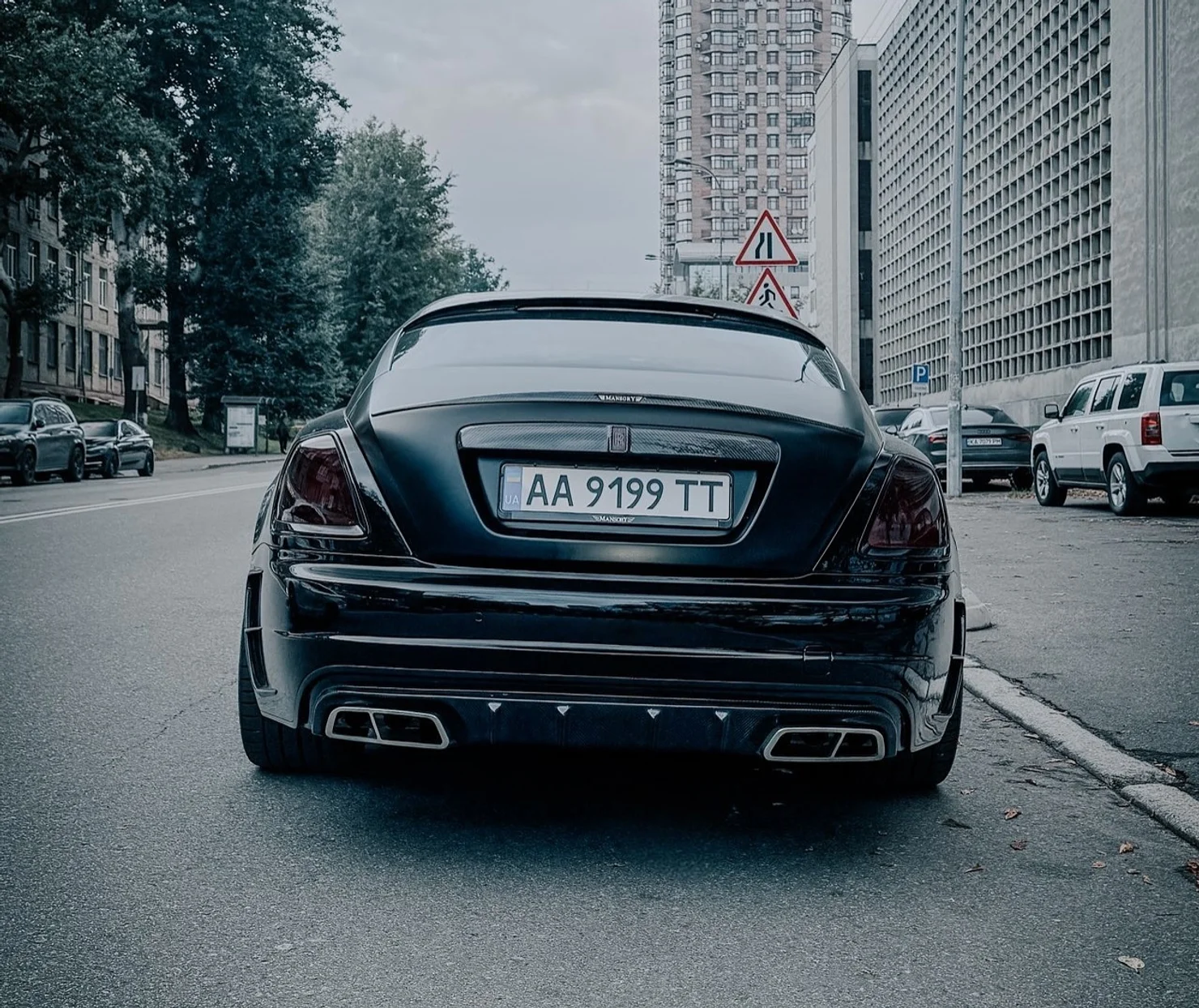 У Києві помітили Rolls-Royce, який Mansory перетворили на карбонове диво