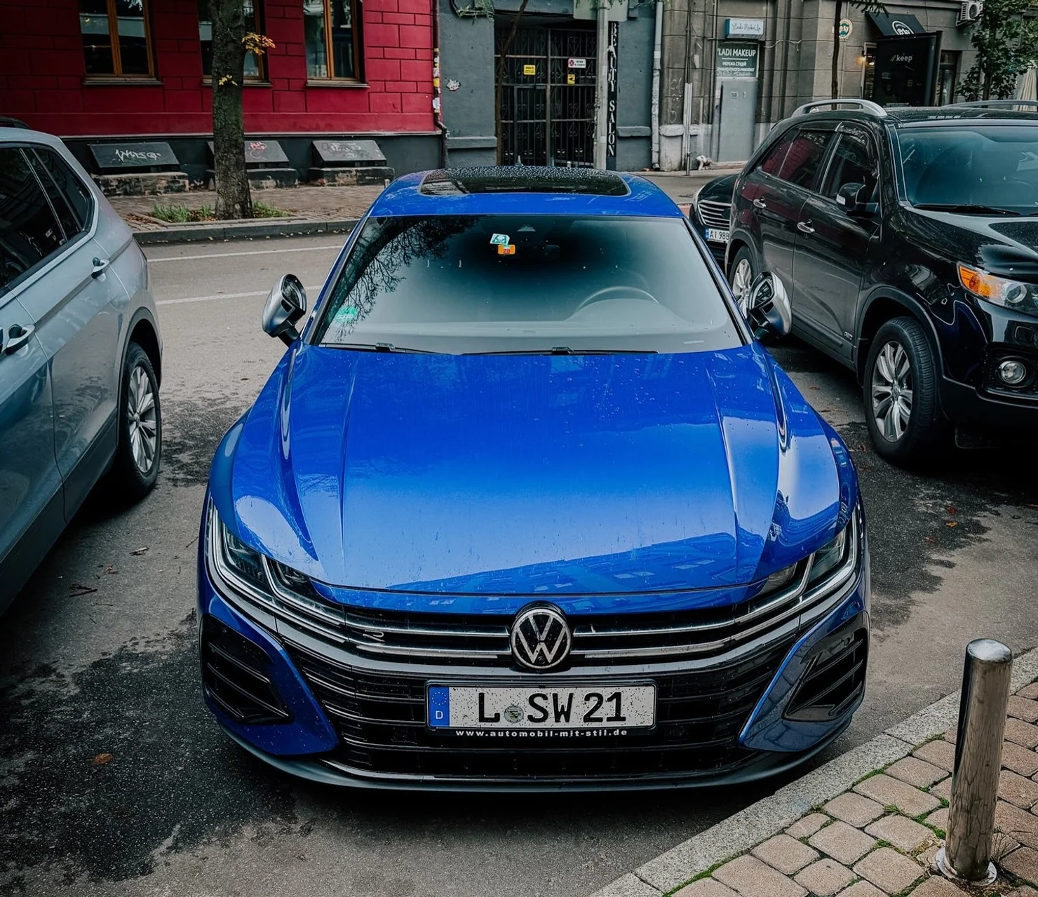 У Києві засвітився рідкісний Volkswagen Arteon R: 320-сильний універсал, який офіційно не продавали