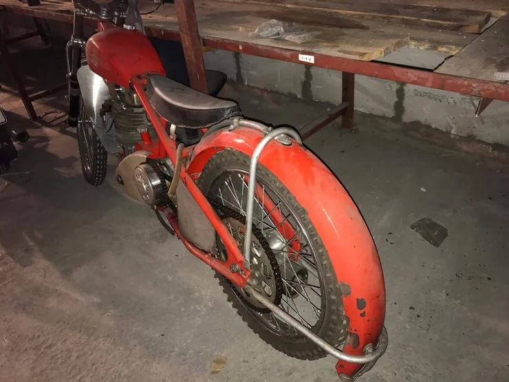 В Україні знайшли рідкісну Jawa DT500: гоночний монстр без гальм і з двигуном на метанолі