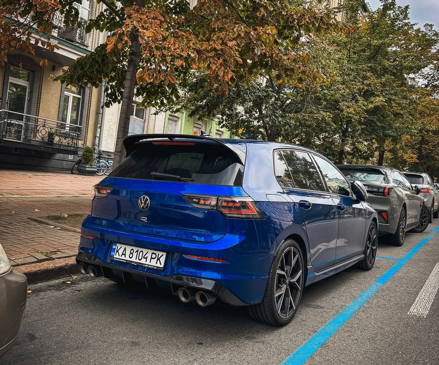 В Україну привезли новий Volkswagen Golf R: 333 к.с., 270 км/год і титановий вихлоп Akrapovič