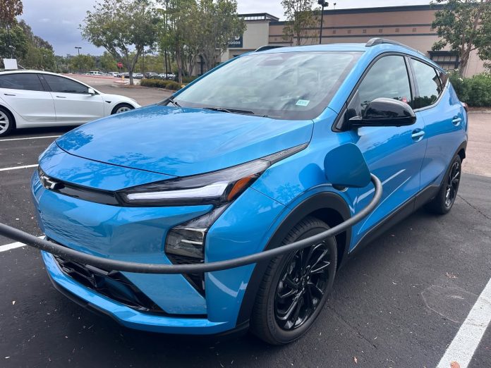 Chevrolet Bolt повертається: бюджетний електрокар 