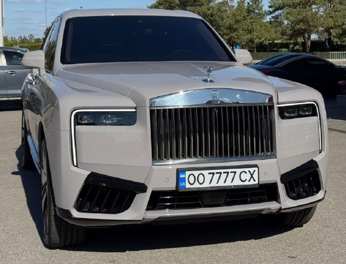 В Одесі засвітився черговий Rolls-Royce Cullinan: напівмільйонне авто з 