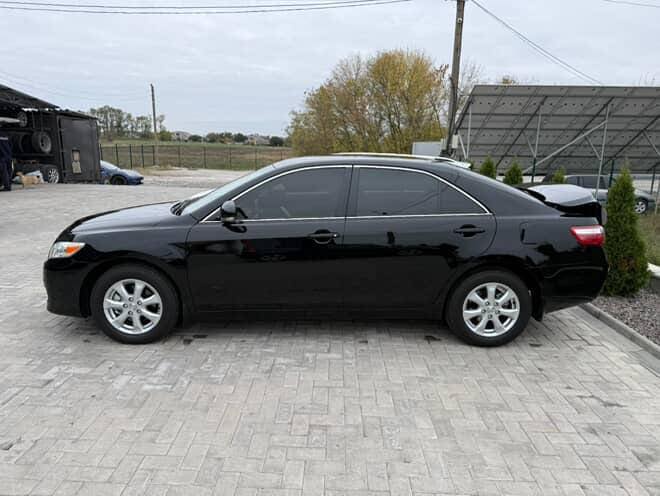 "Капсула Часу" на Колесах: Легендарна Toyota Camry "Сороківка" Знайдена в Ідеальному Стані з Пробігом... Менше 14 Тисяч!