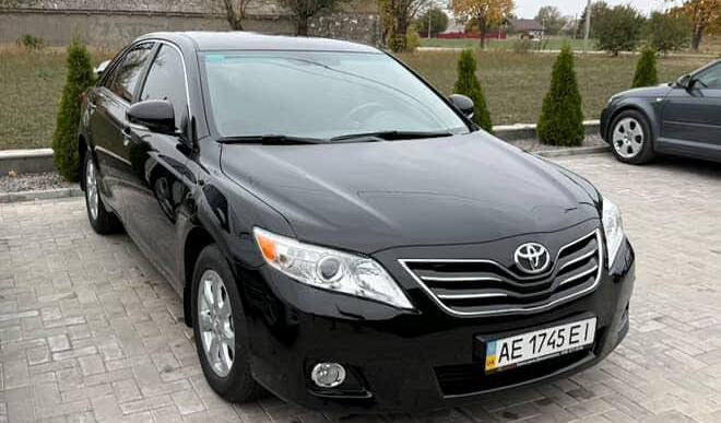 "Капсула Часу" на Колесах: Легендарна Toyota Camry "Сороківка" Знайдена в Ідеальному Стані з Пробігом... Менше 14 Тисяч!