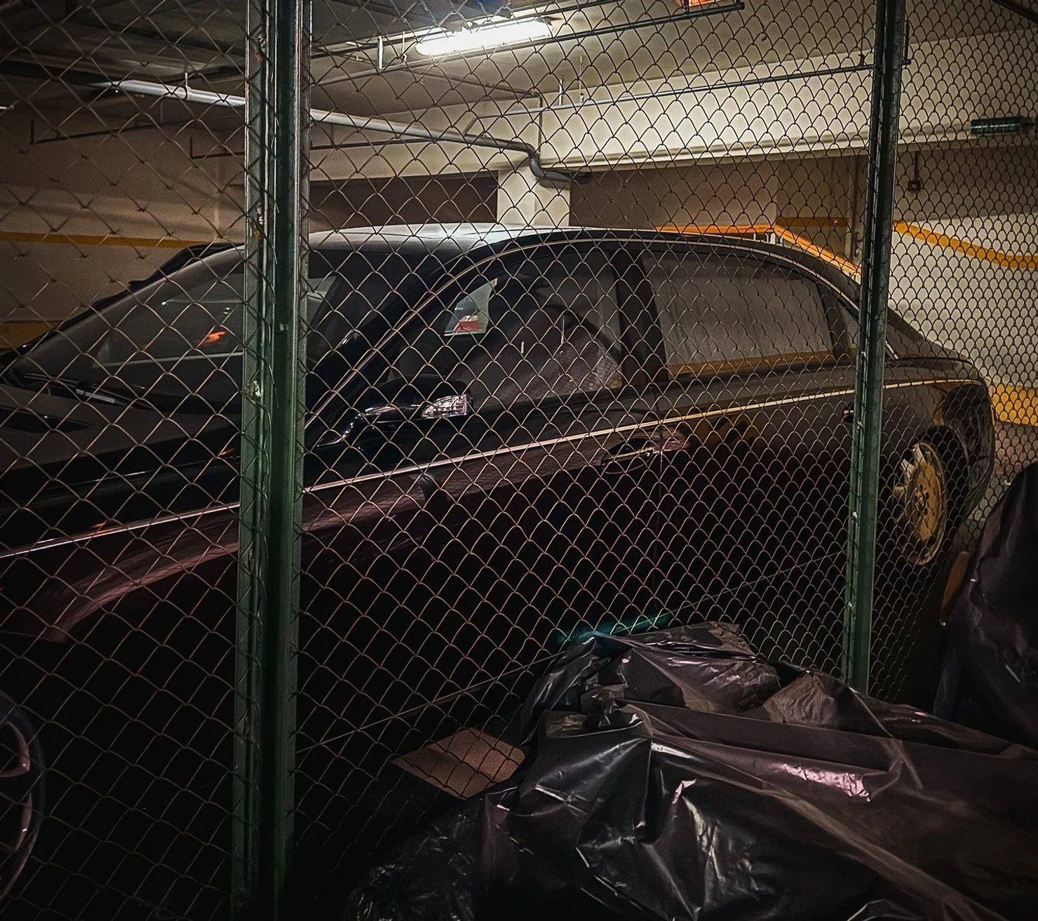 Коли паркінг перетворюється на музей: у Києві зустрілися дві легенди німецької розкоші