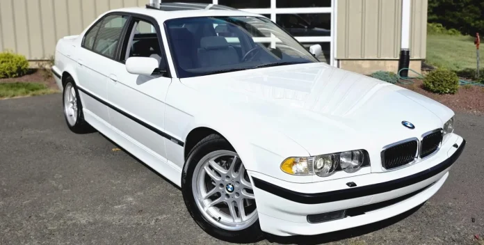 Машина-привид з минулого: BMW 7 Series з пробігом 16 тисяч за 24 роки виставили на торги Машина-привид з минулого: BMW 7 Series з пробігом 16 тисяч за 24 роки виставили на торги