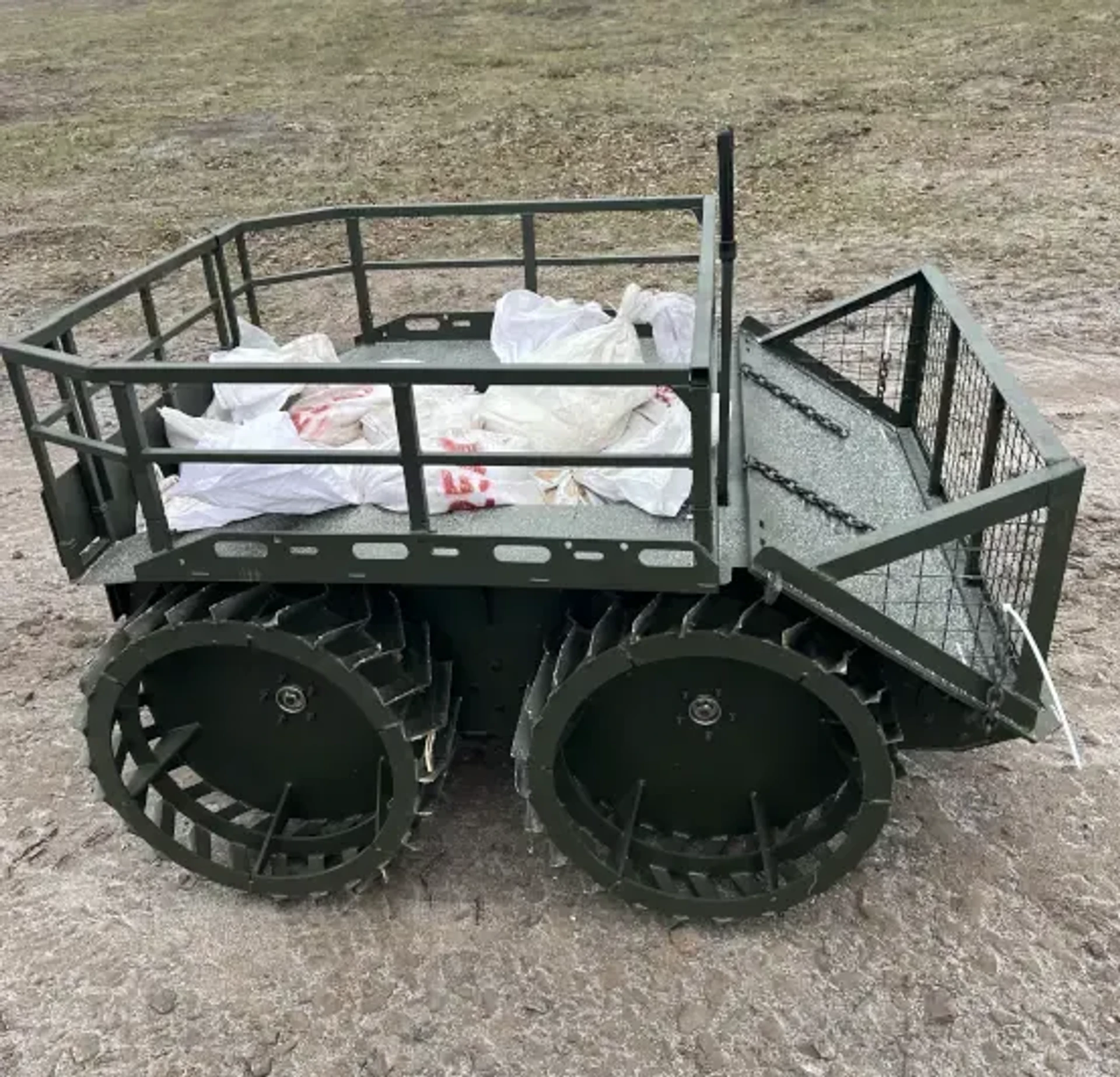 Під кулями та дронами: робот "Змій логістичний" витяг бійця з-під носа ворога на Покровському напрямку