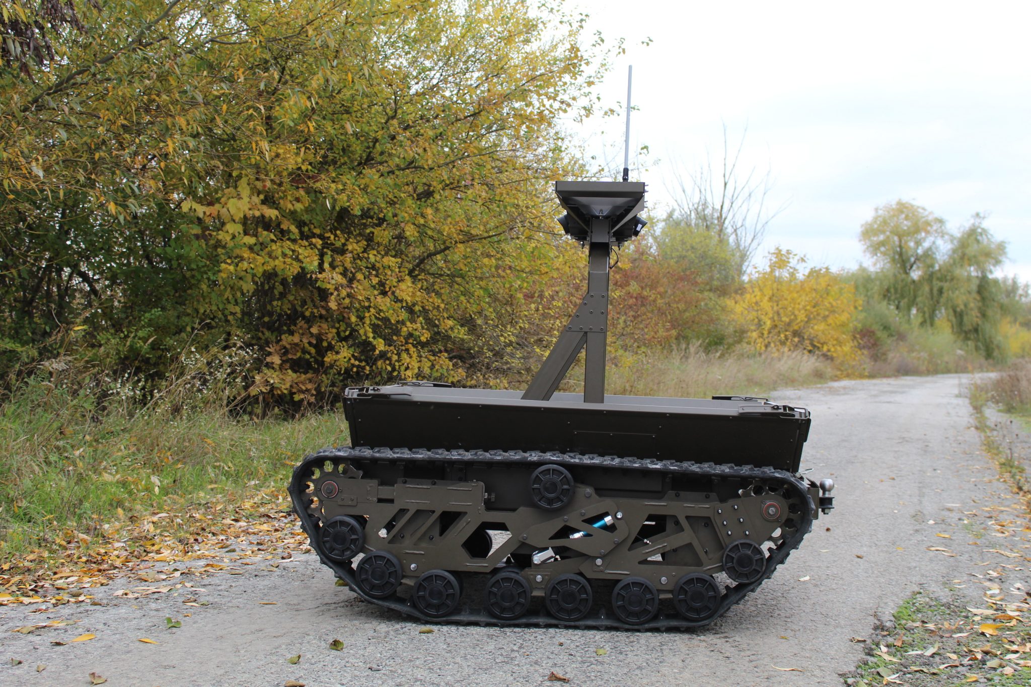 На передовій з'явився новий "логіст": дрон "Мураха-Mini" тягне по 150 кг та проїжджає 32 км