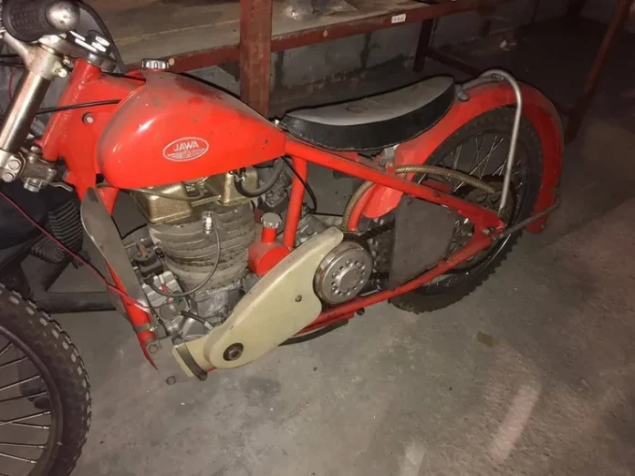 В Україні знайшли рідкісну Jawa DT500: гоночний монстр без гальм і з двигуном на метанолі