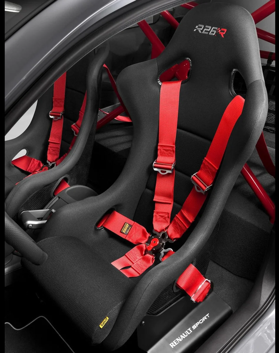 На вулицях Києва засвітився рідкісний Renault Megane R26.R з червоними дисками