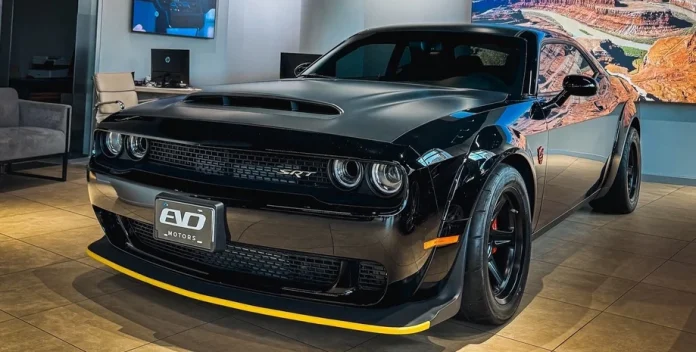 В Україну прибув 840-сильний монстр: Dodge Challenger SRT Demon готовий до битв на чверть милі